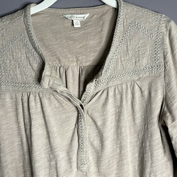 Lucky Brand Gray Top With Embroidered and Button Detail Size Small Petite - Picture 3 of 7